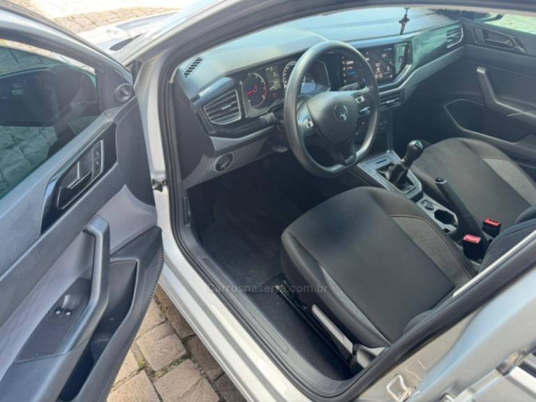 VOLKSWAGEN - POLO - 2024/2025 - Prata - R$ 79.000,00