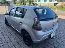 RENAULT - SANDERO - 2013/2014 - Prata - R$ 32.000,00