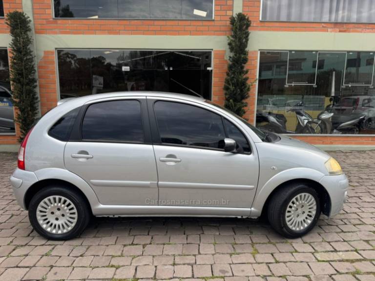 CITROËN - C3 - 2010/2011 - Prata - R$ 23.500,00