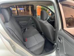 RENAULT - SANDERO - 2013/2014 - Prata - R$ 34.000,00
