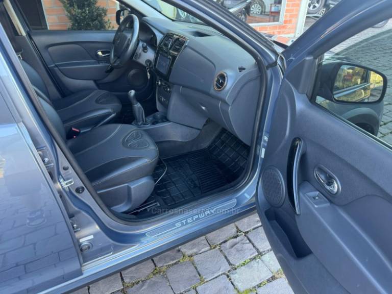 RENAULT - SANDERO - 2018/2019 - Cinza - R$ 59.000,00