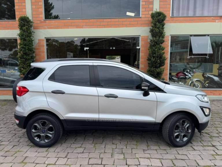 FORD - ECOSPORT - 2018/2019 - Prata - R$ 75.000,00