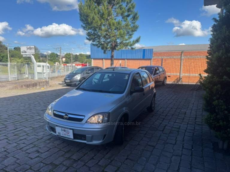 CHEVROLET - CORSA - 2012/2012 - Prata - R$ 35.000,00