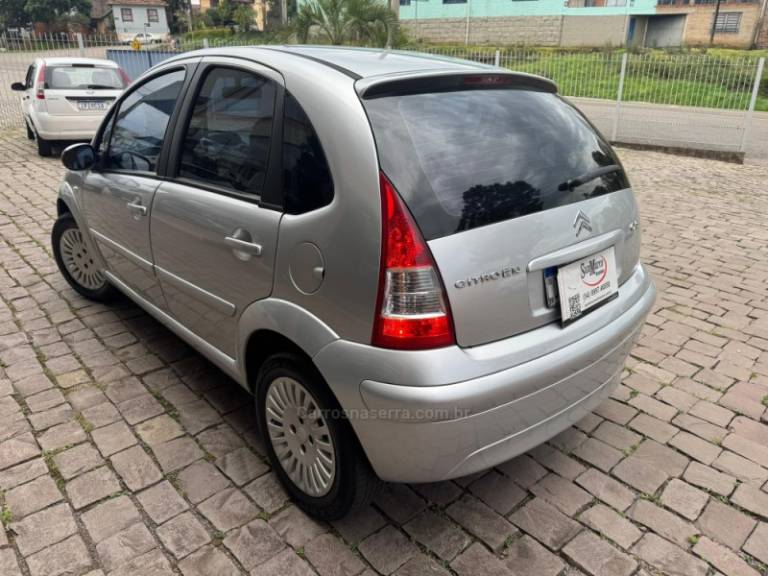 CITROËN - C3 - 2010/2011 - Prata - R$ 23.500,00