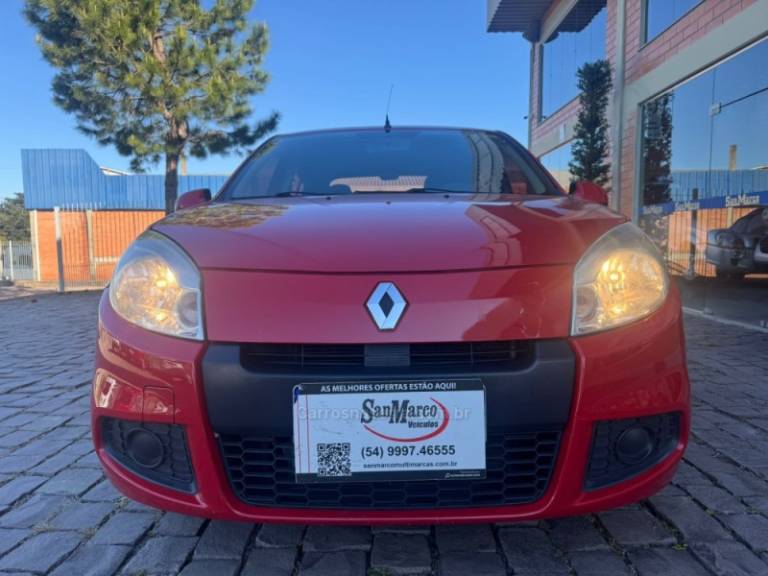 RENAULT - SANDERO - 2011/2012 - Vermelha - R$ 30.000,00