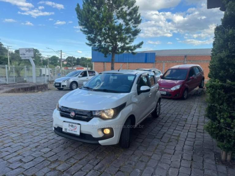 FIAT - MOBI - 2017/2018 - Branca - R$ 46.000,00