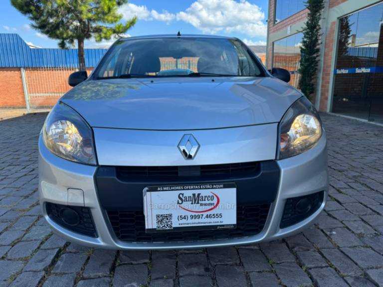 RENAULT - SANDERO - 2013/2014 - Prata - R$ 32.000,00