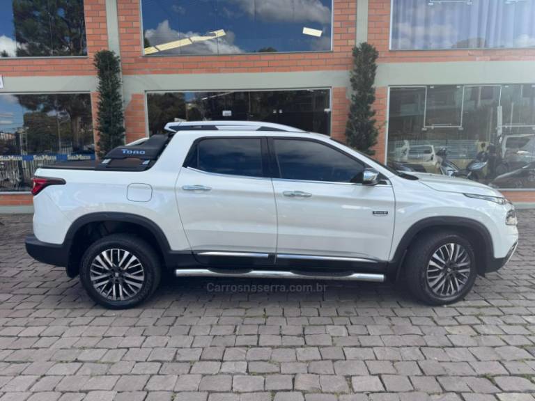 FIAT - TORO - 2024/2024 - Branca - R$ 175.000,00