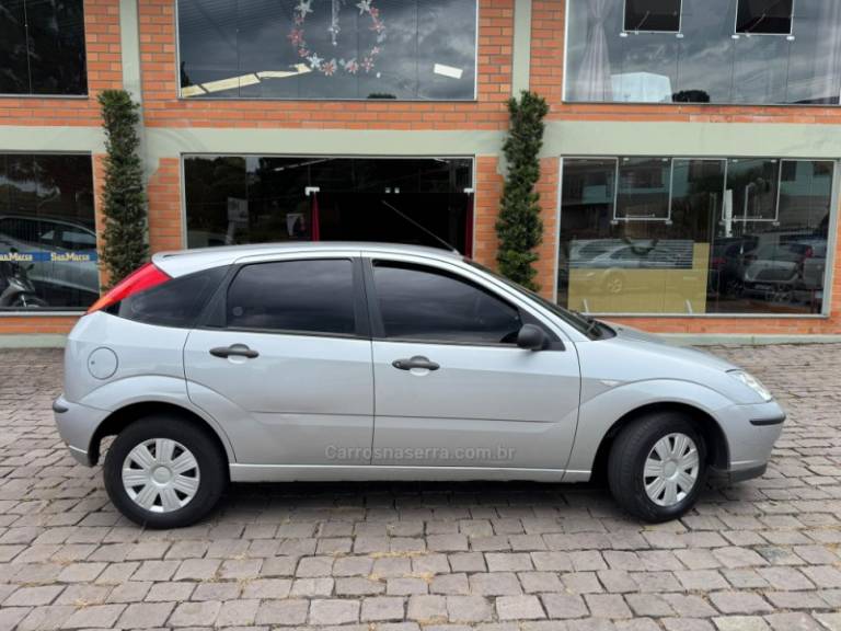 FORD - FOCUS - 2008/2008 - Prata - R$ 26.000,00