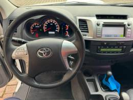 TOYOTA - HILUX - 2013/2013 - Branca - R$ 132.000,00