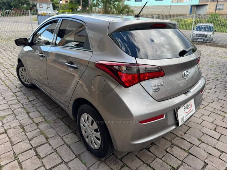 HYUNDAI - HB20 - 2018/2019 - Prata - R$ 54.000,00