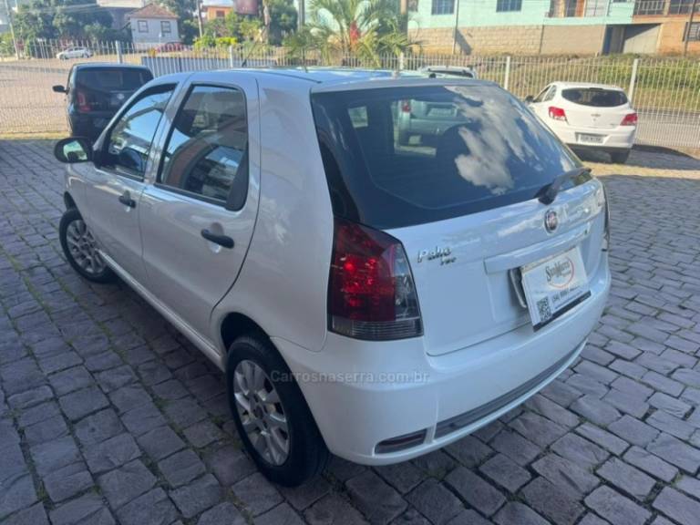 FIAT - PALIO - 2013/2014 - Branca - R$ 34.500,00