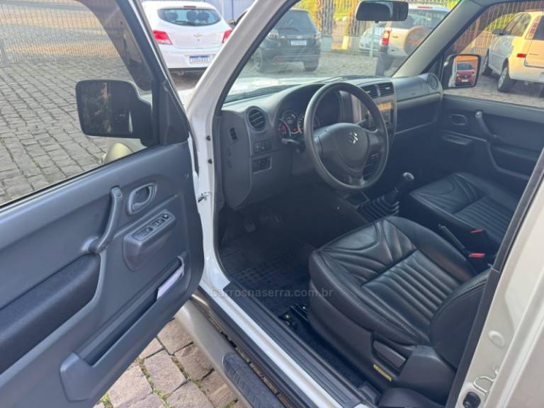 SUZUKI - JIMNY - 2021/2022 - Branca - R$ 103.000,00