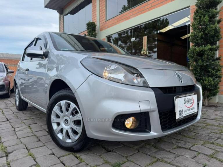 RENAULT - SANDERO - 2013/2014 - Prata - R$ 34.000,00