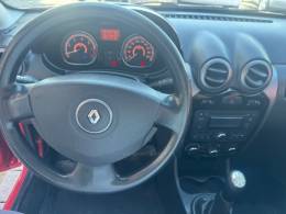 RENAULT - SANDERO - 2011/2012 - Vermelha - R$ 30.000,00