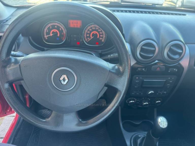 RENAULT - SANDERO - 2011/2012 - Vermelha - R$ 30.000,00