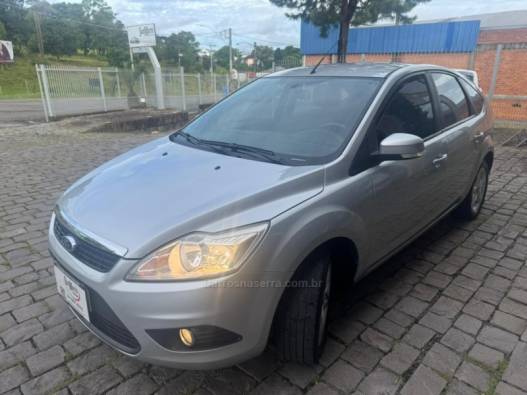 FORD - FOCUS - 2010/2011 - Prata - R$ 39.000,00