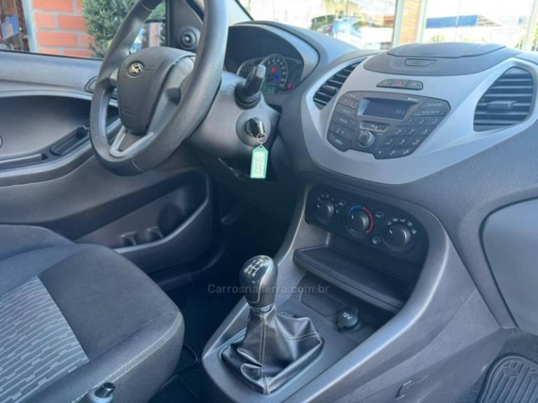 FORD - KA - 2016/2017 - Branca - R$ 40.000,00