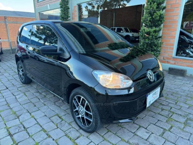 VOLKSWAGEN - UP - 2014/2015 - Preta - R$ 36.000,00