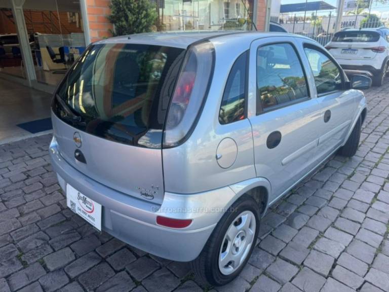 CHEVROLET - CORSA - 2012/2012 - Prata - R$ 35.000,00