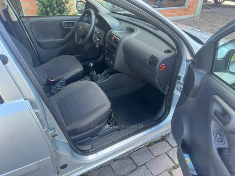 CHEVROLET - CORSA - 2012/2012 - Prata - R$ 35.000,00