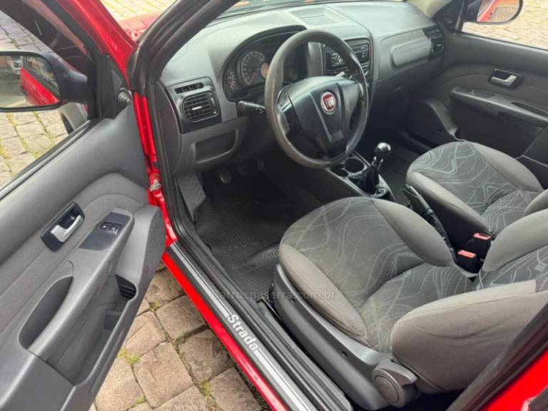 FIAT - STRADA - 2014/2014 - Vermelha - R$ 60.000,00