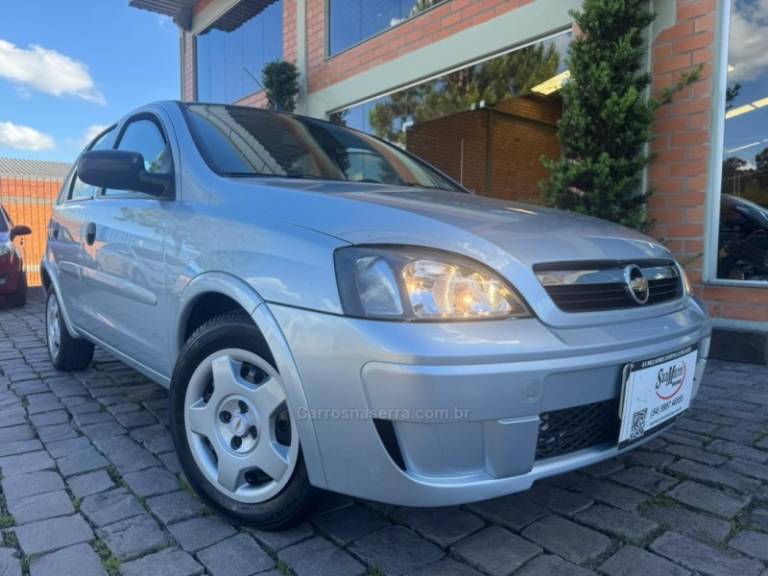 CHEVROLET - CORSA - 2012/2012 - Prata - R$ 35.000,00