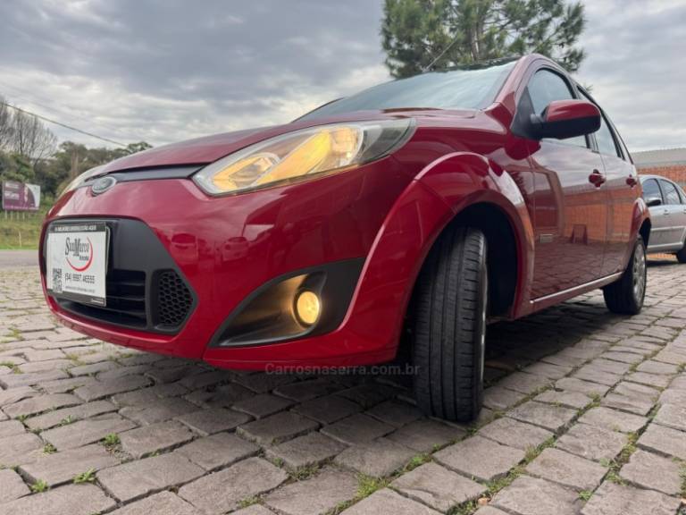 FORD - FIESTA - 2011/2012 - Vermelha - R$ 33.000,00