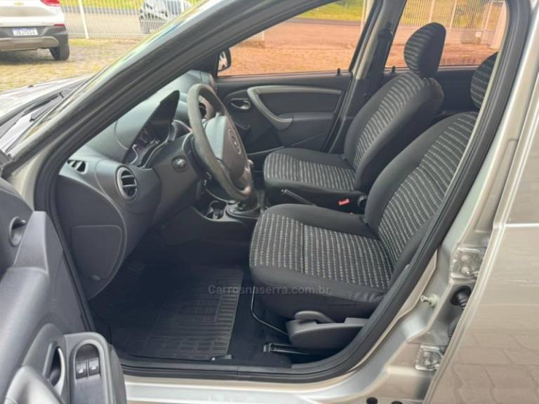 RENAULT - SANDERO - 2013/2014 - Prata - R$ 34.000,00