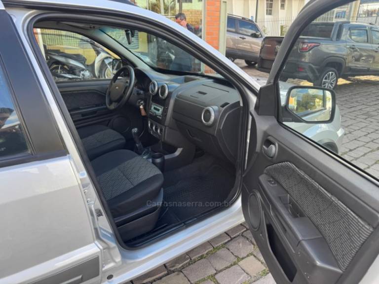 FORD - ECOSPORT - 2011/2012 - Prata - R$ 45.000,00