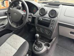 FORD - FIESTA - 2008/2009 - Branca - R$ 23.000,00
