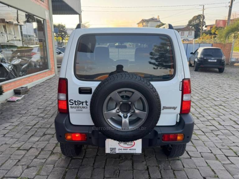 SUZUKI - JIMNY - 2021/2022 - Branca - R$ 103.000,00