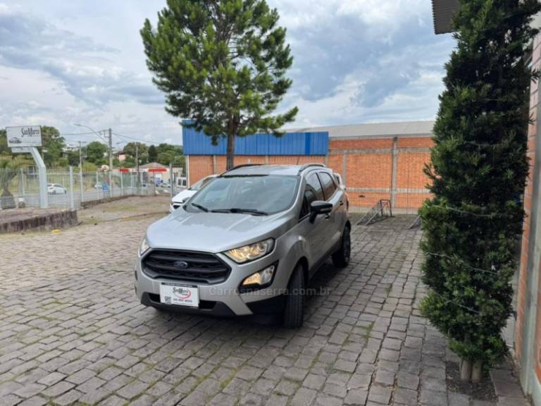 FORD - ECOSPORT - 2018/2019 - Prata - R$ 75.000,00