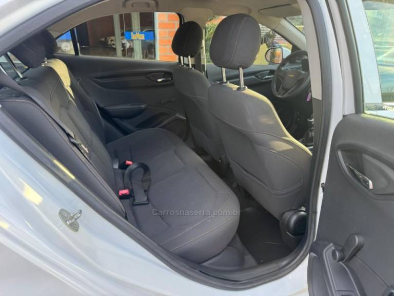 CHEVROLET - ONIX - 2013/2013 - Branca - R$ 41.000,00