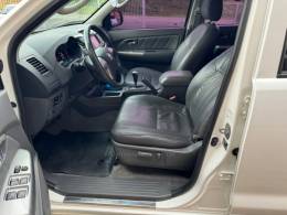 TOYOTA - HILUX - 2013/2013 - Branca - R$ 132.000,00