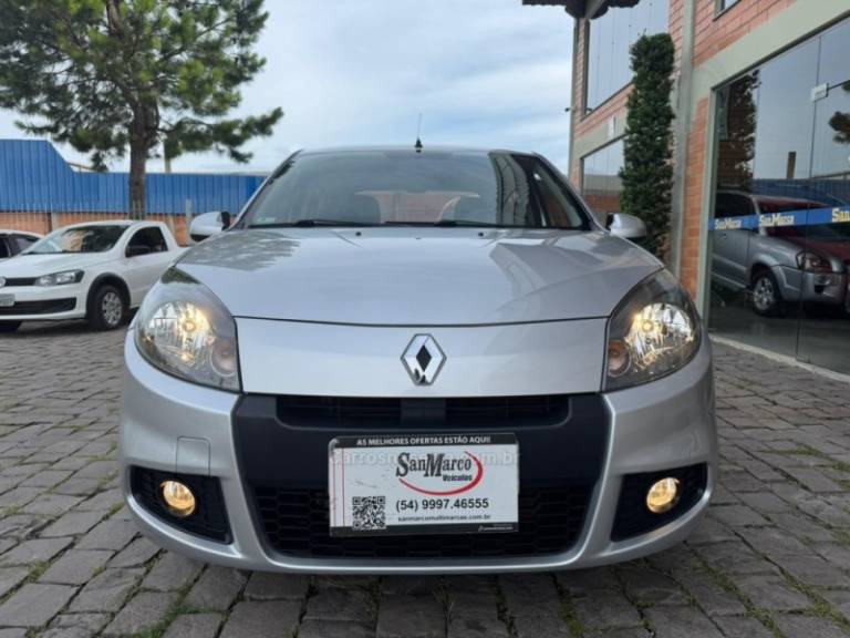 RENAULT - SANDERO - 2013/2014 - Prata - R$ 34.000,00