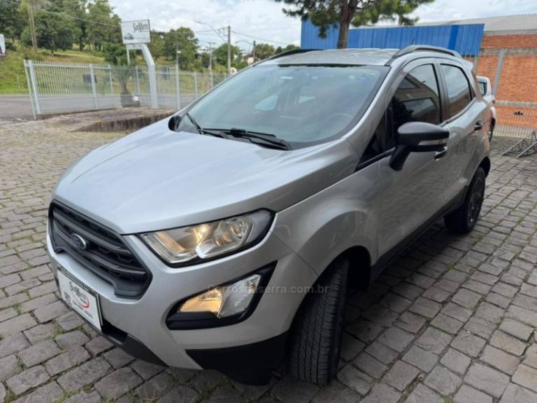 FORD - ECOSPORT - 2018/2019 - Prata - R$ 75.000,00