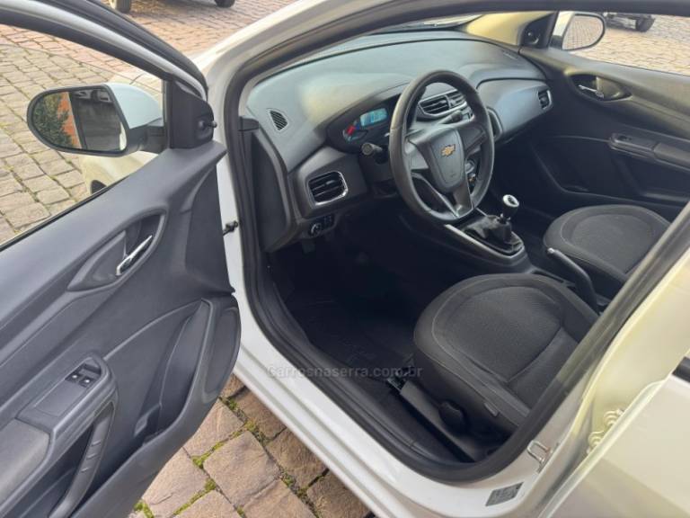 CHEVROLET - ONIX - 2013/2013 - Branca - R$ 41.000,00