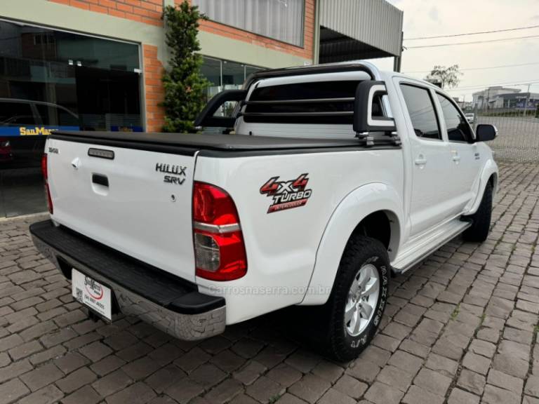 TOYOTA - HILUX - 2013/2013 - Branca - R$ 132.000,00