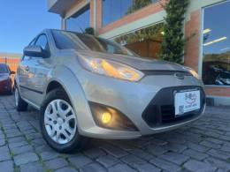 FORD - FIESTA - 2013/2014 - Prata - R$ 38.000,00