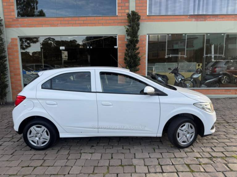 CHEVROLET - ONIX - 2013/2013 - Branca - R$ 41.000,00