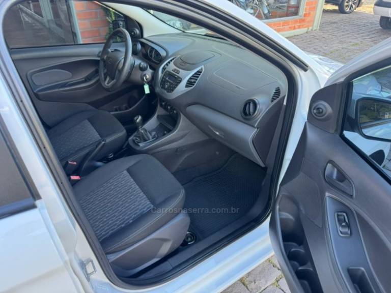 FORD - KA - 2016/2017 - Branca - R$ 40.000,00