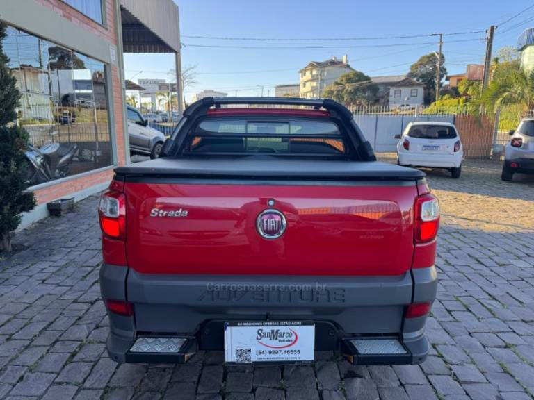 FIAT - STRADA - 2017/2018 - Vermelha - R$ 76.000,00