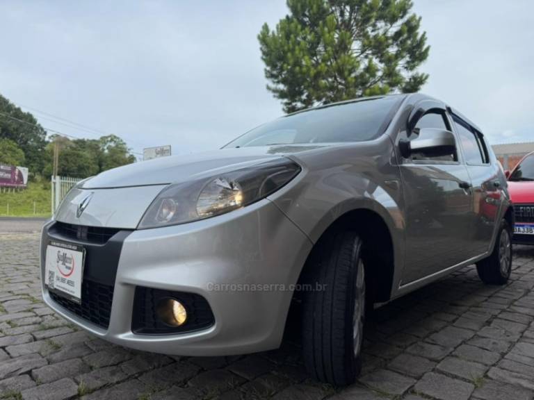 RENAULT - SANDERO - 2013/2014 - Prata - R$ 34.000,00