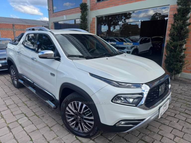 FIAT - TORO - 2024/2024 - Branca - R$ 175.000,00