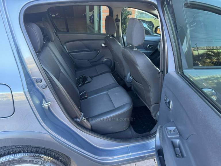 RENAULT - SANDERO - 2018/2019 - Cinza - R$ 59.000,00