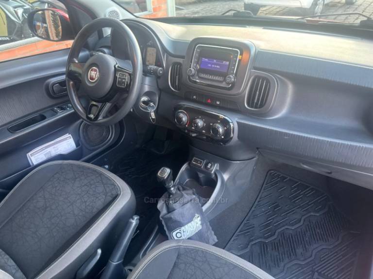 FIAT - MOBI - 2016/2017 - Vermelha - R$ 45.000,00
