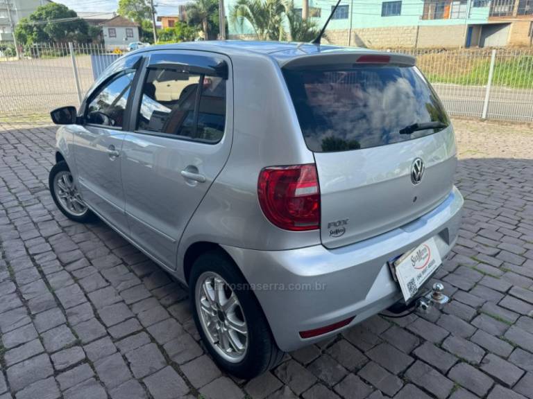 VOLKSWAGEN - FOX - 2013/2014 - Prata - R$ 43.500,00