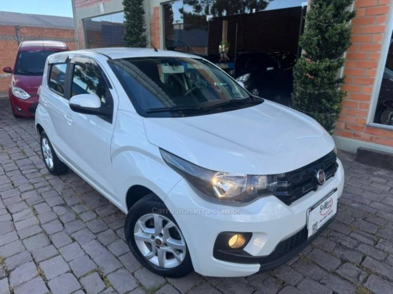 FIAT - MOBI - 2017/2018 - Branca - R$ 46.000,00