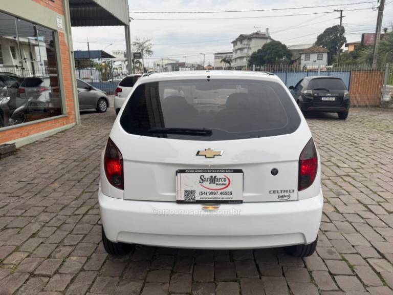 CHEVROLET - CELTA - 2014/2015 - Branca - R$ 35.000,00